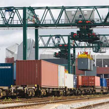 Freightliner, a leading intermodal rail freight operator in the UK, has improved surveillance at its Manchester terminal by replacing an analogue system with 13 AXIS 211 and AXIS P1343 Network Cameras.