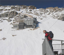 The MIM uses a weather station at an elevation of 2,965m (9,728ft) on Germany's highest peak, the Zugspitze mountain