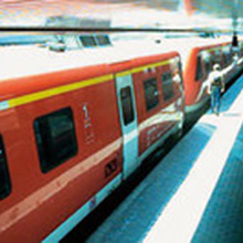 MOBOTIX Network Cameras provide live images of the tracks to the announcers’ office