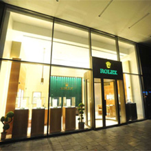 The store has also been able to leverage high-definition video surveillance to improve operational efficiencies and properly evaluate customer service standards