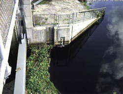 The pump stations to be monitored, including catchment basins and flood control structures, are frequently located in remote areas that do not always have access to the regular electricity network