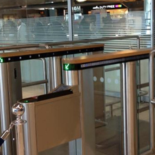 The Airport Swinglane offers the high level of security Lyon-Saint Exupéry Airport was looking for while giving passengers control over their own boarding process
