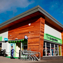 With AXIS P8221 Network I/O Audio Module, staff can communicate directly with control room via an incident button