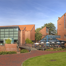 When an alarm is triggered, the camera image of the concerned art object is automatically activated, making it possible for the employees to react quickly