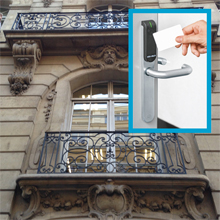 Aperio wireless locks accommodated multiple door configurations, including building entrances, administrative offices and classrooms