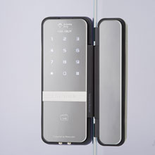 The RITE Touch (RT1050D) is a digital door lock that provides keyless access control for all-glass openings