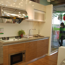 The CAM1320 was selected for the cashier, packaging and consulting areas, due to its compact, stylish design and built-in microphone