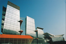 Shaw Studios chose the CEM AC2000 SE system security management system to provide 24/7 security and alarm monitoring