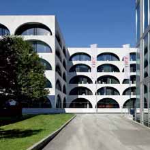 The LEGIC 4000 reader series allows for a combination of an infrastructure based on LEGIC core elements and a MIFARE card population