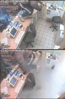 A monitored alarm, roller shutter door, CCTV - nothing prevents these two thieves, intent on stealing cigarettes from behind the counter, from breaking and entering. Smoke Screen is activated and the burglary is finished in seconds.