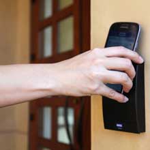 multiCLASS SE readers in the Netflix pilot can read HID proximity cards and smartphones carrying iCLASS Seos digital keys