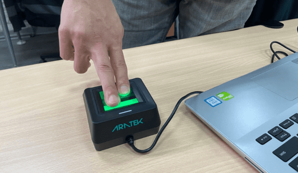 Aratek brings a simple guide to two-finger scanner