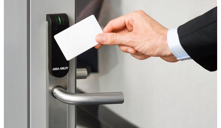 ASSA ABLOY Opening Solutions introduces Aperio E100 Wireless Escutcheon to secure access control door wirelessly