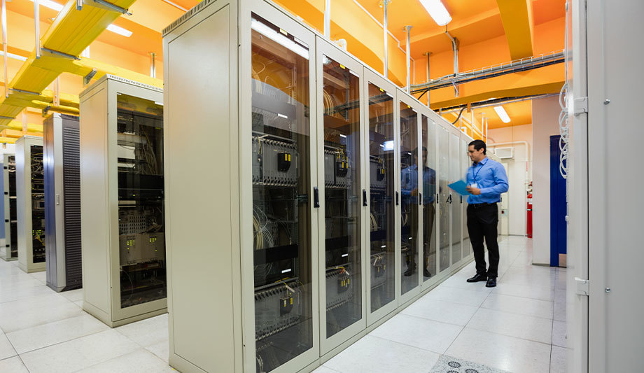 Adapting servers for IP video surveillance systems: evolution of hyperconverged systems