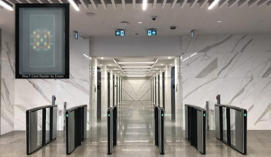 Boon Edam’s Speedlane Lifeline optical turnstiles compatible with iRox-T Turnstile Reader from Essex Electronics