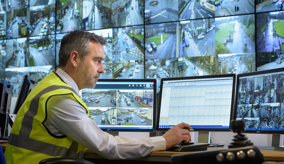 eyevis UK video wall successfully secures Oxford Street store for five years, 24/7