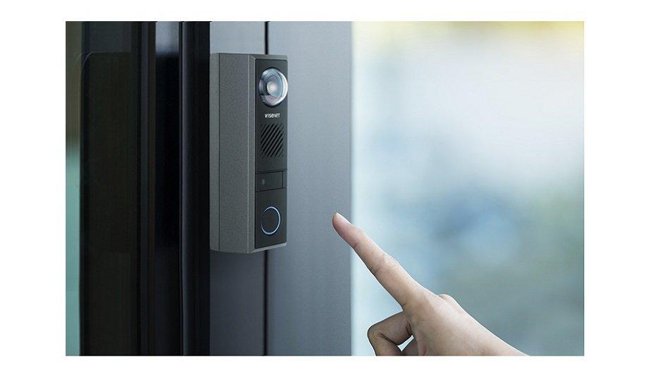 Hanwha Techwin unveils new touchless network intercom station TID-600R