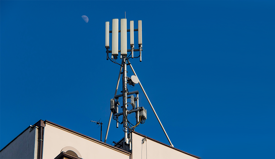 How can IP networked systems adapt to lost connectivity?