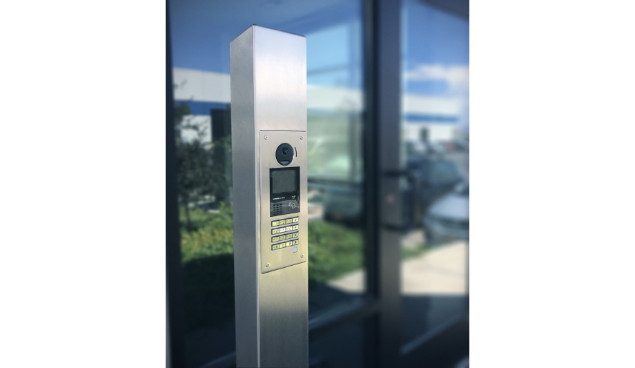 Pedestal PRO and Aiphone launch the 64TOW-AIP-001-304 freestanding entry station tower