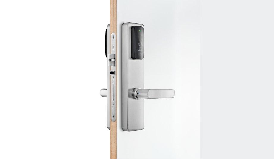 Salto XS4 double reader: Smart access control solution