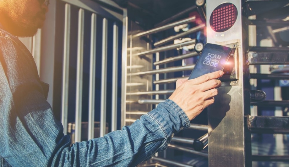 Assessing the benefits and challenges of using mobile credentials for access control in organisations