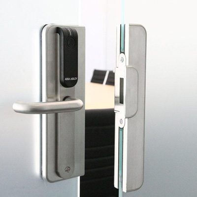 Architectural glass solutions with Aperio® wireless lock technology from ASSA ABLOY