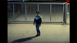 MOBOTIX demo clip: Low light cameras with 6MP Moonlight technology at a gate entryway
