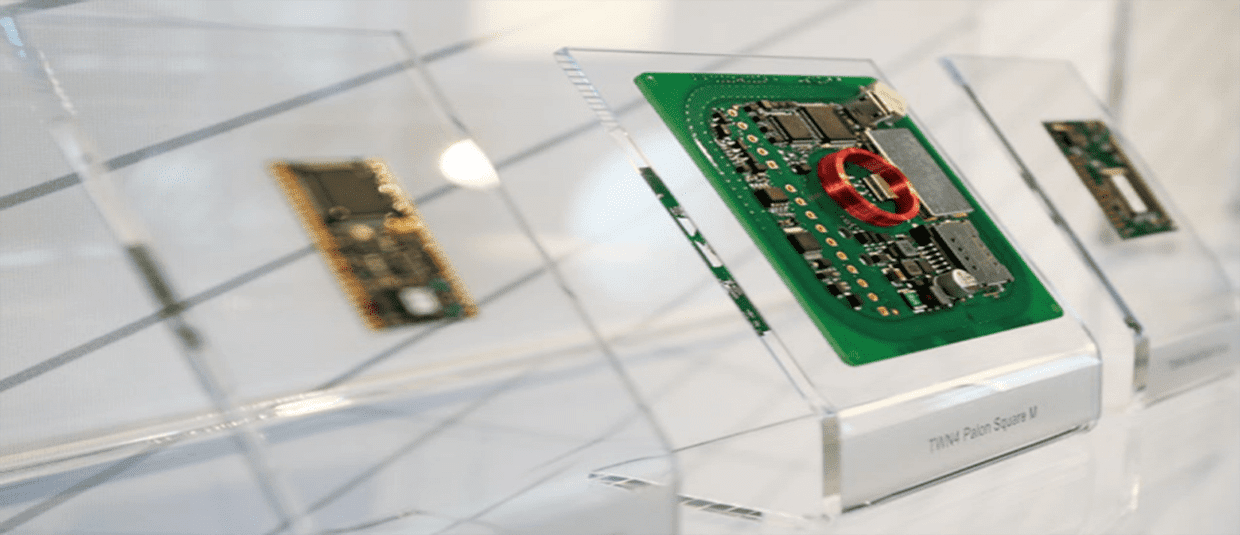 What is a universal RFID reader?